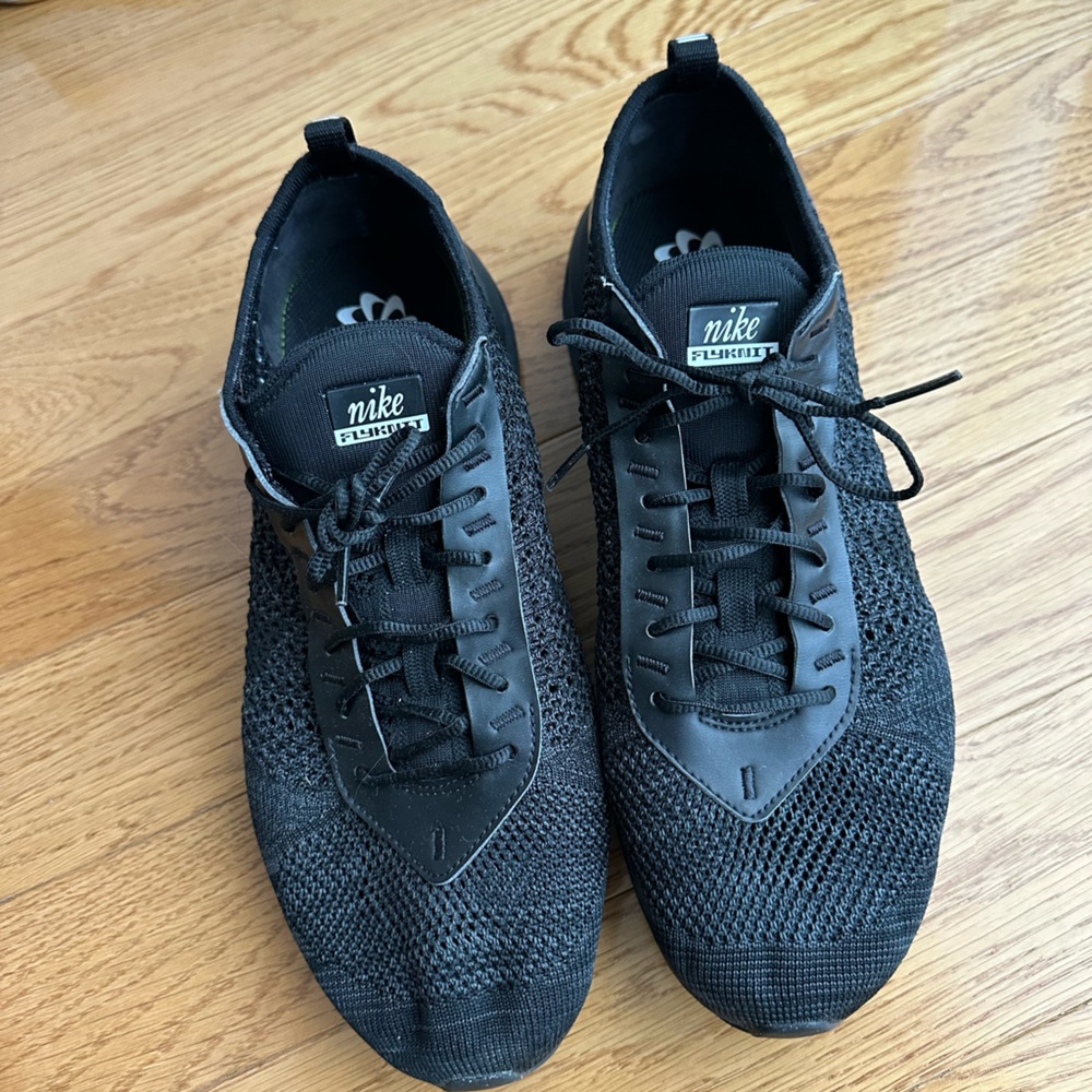 Men’s Nike Flyknit size 10 sneakers
